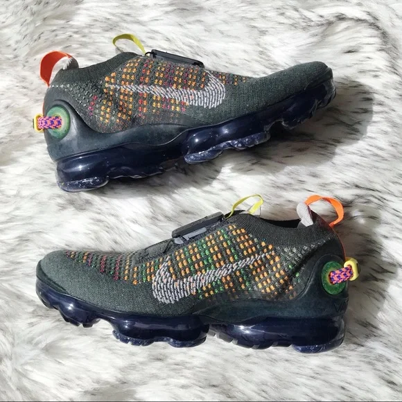 Nike | Shoes | Nike Air Vapormax 220 Flyknit | Poshmark display picture 1